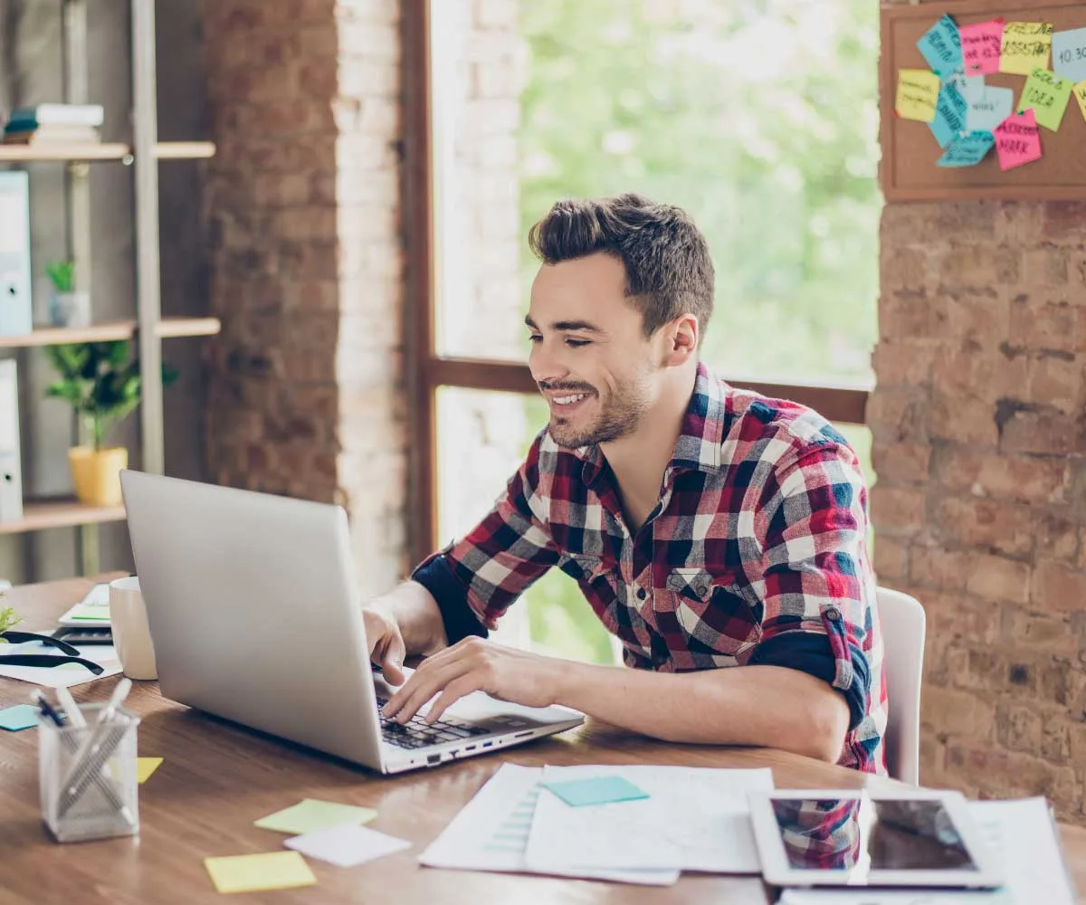 The Pros And Cons Of Freelance Work Vs a Remote Job