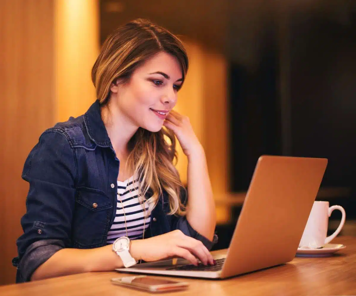 How to Become a Remote Social Media Manager