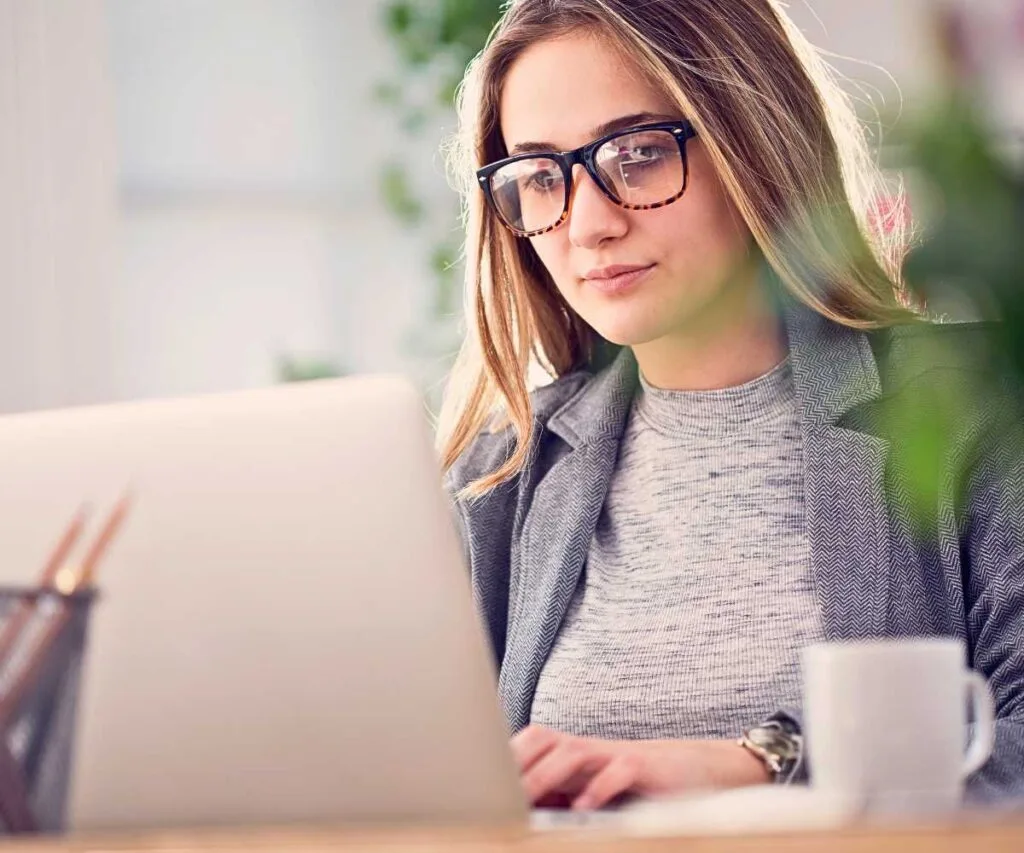 How Do I Write a Resume Summary for a Remote Job?